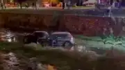 Bursa Osmangazi'de Zincirleme Kaza: 2 Otomobil Dereye Uçtu, 6 Yaralı