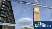 Londra'da Polis Botunun Westminster Köprüsü'ne Çarpması Sonucu 5 Görevli Yaralandı