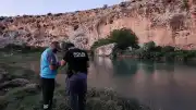 Adıyaman'da Serinlemek İçin Girdiği Çayda Kaybolan Genç İçin Arama Kurtarma Çalışmaları Sürüyor