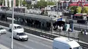 Beylikdüzü Metrobüs Durağında 'Yan Bakma' Kavgası: 1 Ölü, Baba ve Oğlu Gözaltında
