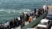 Feribottan Denize Düşen Kişi, Büfe Çalışanının Müdahalesiyle Kurtarıldı