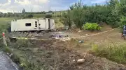 Isparta'da tur midibüsünün şarampole devrilmesi sonucu 4 kişi hayatını kaybetti, 26 kişi yaralandı
