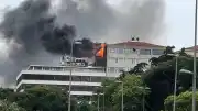 İstanbul Beyoğlu'nda 5 Katlı Binanın Çatı Katında Yangın Çıktı