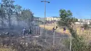 Kocaeli Körfez'de saman yüklü tırın römorkunda çıkan yangın geniş alana yayıldı