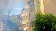 Tuzla'da Çatı Yangını Yan Apartmana Sıçradı
