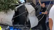Adıyaman'da Trafik Kazası: Hafif Ticari Araç Elektrik Direğine Çarptı, 9 Yaralı