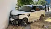 Elazığ'da Kontrolden Çıkan Cip Kaldırıma Çarptı: 2 Yaralı