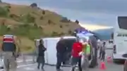 Erzincan'da Minibüs Devrildi: 6'sı Çocuk 16 Yaralı