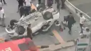 İskenderun'da Trafik Kazası: Bariyerlere Çarpan Otomobil Takla Attı, 2 Ölü, 3 Yaralı