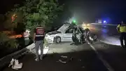 Kocaeli'de tırın arızalı otomobile çarpması sonucu 1 çocuk yaşamını yitirdi, 3 kişi yaralandı