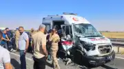 Nusaybin'de Ambulansın Karıştığı Zincirleme Trafik Kazası: 3 Yaralı