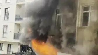 Gaziosmanpaşa'da Hurdacıda Çıkan Yangından Kurtulmak İçin Duvarı Deldiler