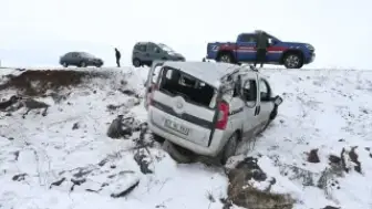Kars'ta Trafik Kazası: Baba ve Oğlu Yaralandı