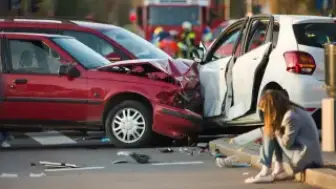 Kırmızı ışık ihlali yapan sürücü otomobile çarptı: 1 yaralı