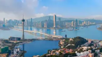 Hükümet, Vatandaşlarına Karşılıksız Nakit Yardımı Yapıyor