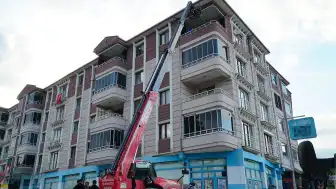 250 Kiloluk Cenaze Forkliftle İndirildi