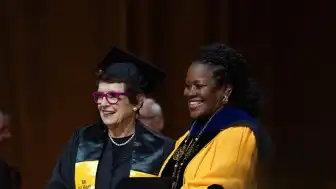 Tenis Efsanesi Billie Jean King, 82 Yaşında Üniversite Diplomasını Aldı