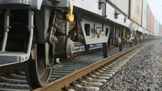 Almanya'da Demiryolu İletişim Sisteminde Arıza: Tren Seferleri Durma Noktasına Geldi