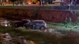 Bursa Osmangazi'de Zincirleme Kaza: 2 Otomobil Dereye Uçtu, 6 Yaralı