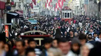 İstanbul'da Nüfus Artışı Kaynakları Zorluyor: Uzmanlar Planlı Tersine Göç Çağrısı Yapıyor