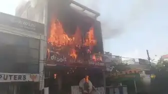 Lucknow'da Animasyon Eğitim Merkezinde Yangın: En Az 14 Kişi Yaşamını Yitirdi