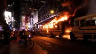 New York Knicks'in Şampiyonluk Kutlamaları Manhattan'da Şiddet Olaylarına Dönüştü
