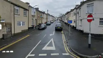 Newport'ta Polis, Arbalet Taşıyan Bir Kişiyi Vurdu
