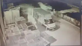 Afyonkarahisar'da Kamyonetin Traktöre Çarptığı Kazada 1 Ölü, 3 Yaralı