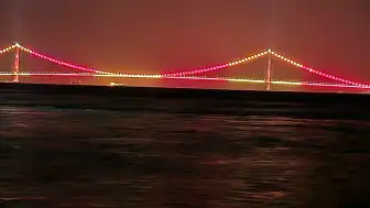 1915 Çanakkale Köprüsü Galatasaray'ın Şampiyonluğu Anısına Sarı-Kırmızıya Büründü