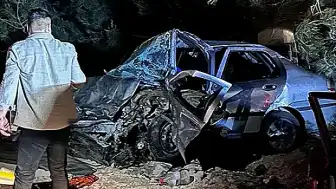 Adana'da Trafik Kazası: 2 Kişi Hayatını Kaybetti, 3 Kişi Yaralandı