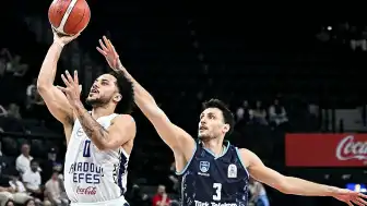 Anadolu Efes, Türk Telekom'u Mağlup Ederek Seride 1-0 Öne Geçti