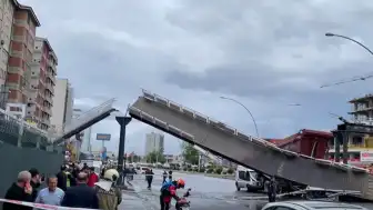 Ankara'da Damperi Açık Kamyon Üst Geçidi Yıktı: 3 Yaralı