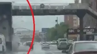 Ankara'da Üst Geçit Faciası: Kamyon Damperi Çarptı, 3 Yaralı