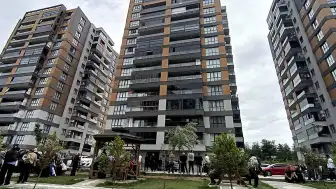 Apartman Sakini, Asansörde Mahsur Kalanları Kurtarmak İsterken Boşluğa Düşerek Hayatını Kaybetti