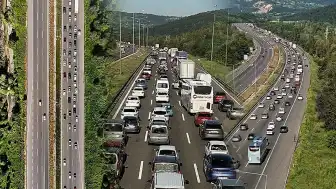 Bayram Tatili Dönüşünde Bolu Geçişinde Yoğun Trafik: İstanbul Yönüne Ağır Vasıta Kısıtlaması