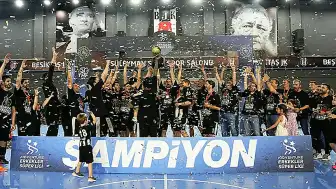 Beşiktaş Hentbol Takımı Şampiyonluk Kupasını Aldı