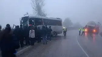 Bolu'da Tanker ve Minibüs Çarpıştı: 3 Yaralı