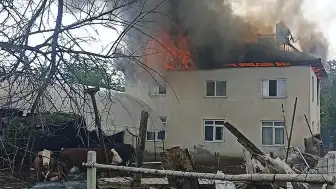Burdur'da Sabah Anahtarı Üzerinde Bırakılan Taksinin Götürülmesine Teşebbüs Eden Şüpheli, Ailesinin Evini Ateşe Verdi