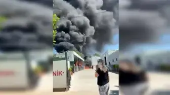 Bursa'da Depo Yangını Söndürüldü