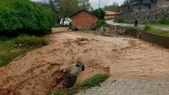 Çorum'un Alaca İlçesinde Sel Felaketi: Köyler Sular Altında Kaldı, Tarım Arazileri Zarar Gördü