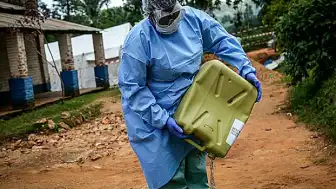 Demokratik Kongo Cumhuriyeti'nde Ebola Salgını: Savaş, Fon Kesintileri ve Bilgi Kirliliği Tehdidi