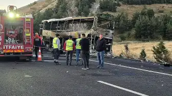 Denizli'de Feci Kaza: Yolcu Otobüsü Bariyerlere Çarptı, 8 Kişi Hayatını Kaybetti