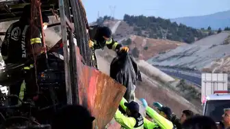 Denizli'de Trafik Kazası: 8 Kişi Hayatını Kaybetti, 33 Yaralı