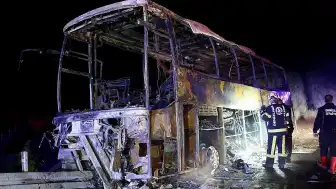 Denizli'de Trafik Kazası: Otobüs Alev Aldı, 7 Kişi Hayatını Kaybetti, 30 Yaralı