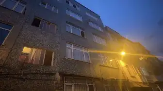 Fatih'te Cam Silen Kadın Apartman Boşluğuna Düşerek Hayatını Kaybetti