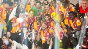 Galatasaray, Rams Park'ta Şampiyonluk Kupasını Aldı