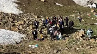 Hakkari Yüksekova'da Uçuruma Yuvarlanan Minibüsteki 8 Kişi Kurtarıldı, 1 Kişi Hayatını Kaybetti