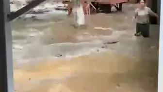 Hatay'da Kuvvetli Sağanak Nedeniyle Caddeler ve Evler Su Altında Kaldı