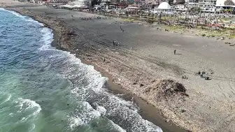 Hatay'da Sel Sonrası Samandağ Sahili Odun ve Atıklarla Kaplandı