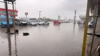 Iğdır'da Şiddetli Sağanak: Cadde ve Sokaklar Sular Altında Kaldı